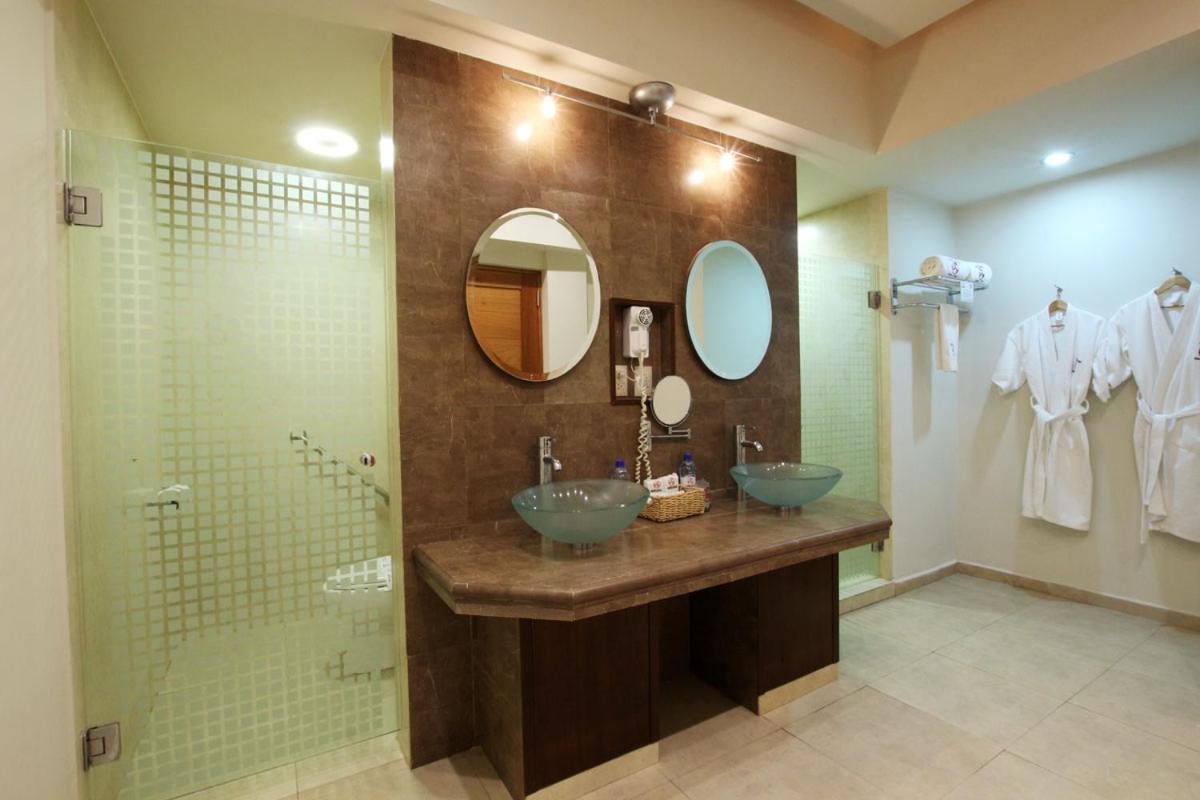 Hotel Colon Plaza Business Class Nuevo Laredo Luaran gambar